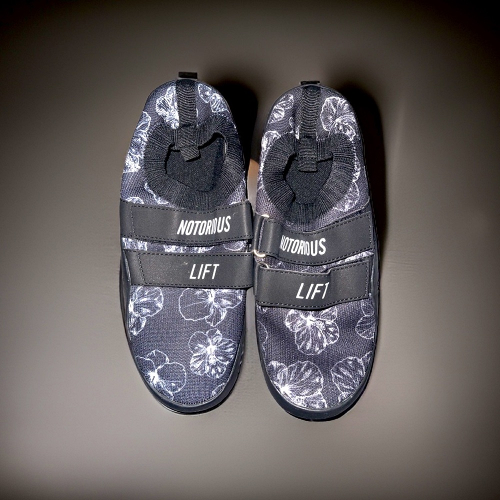 Notorious Lifts Floral Flat Shoe. Size 41 On Chart.